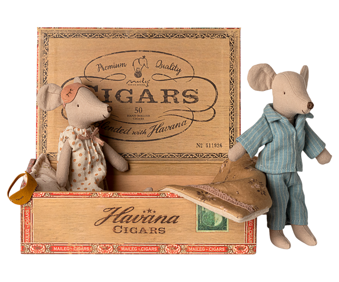 Maileg - Mum & Dad Mice in Cigarbox - Mabel & Fox