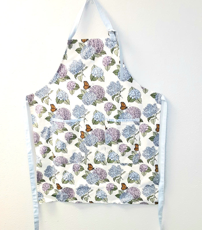 Apron Hydrangea Blooming Blue/Purple