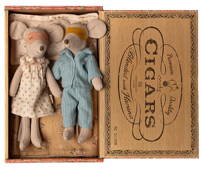 Maileg - Mum & Dad Mice in Cigarbox - Mabel & Fox