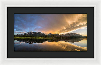 20.000" x 10.375" / White / Black