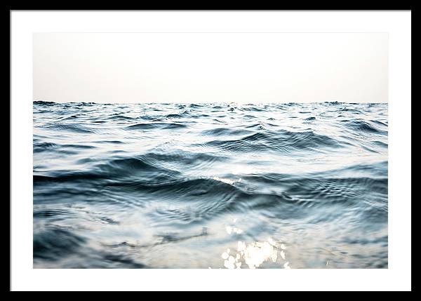 30" x 20" / Black / White