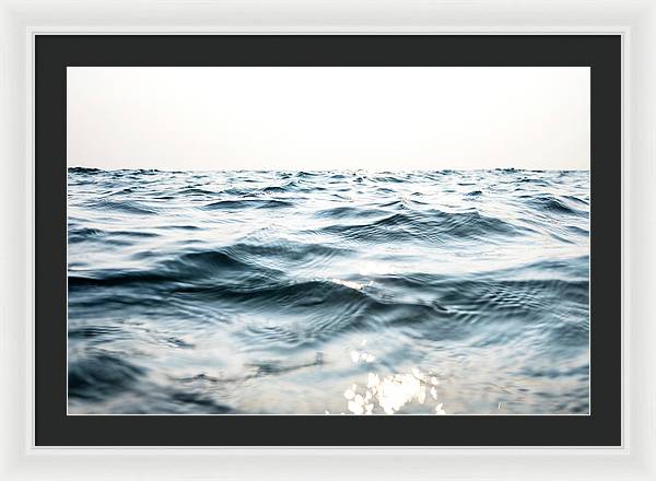 30" x 20" / White / Black