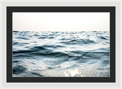 30" x 20" / White / Black