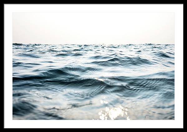36" x 24" / Black / White
