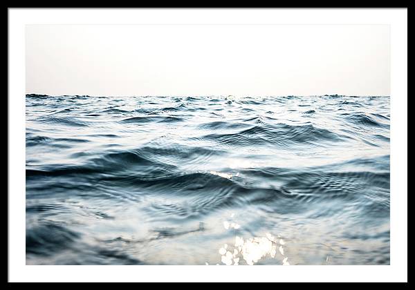 40" x 26.5" / Black / White
