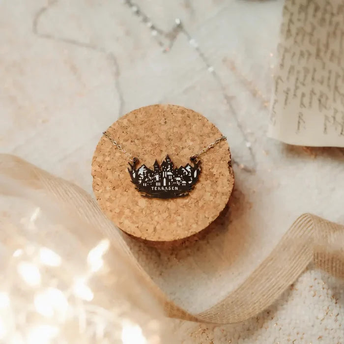 Throne of Glass Inspired: Terrasen Kingdom Necklace Necklace